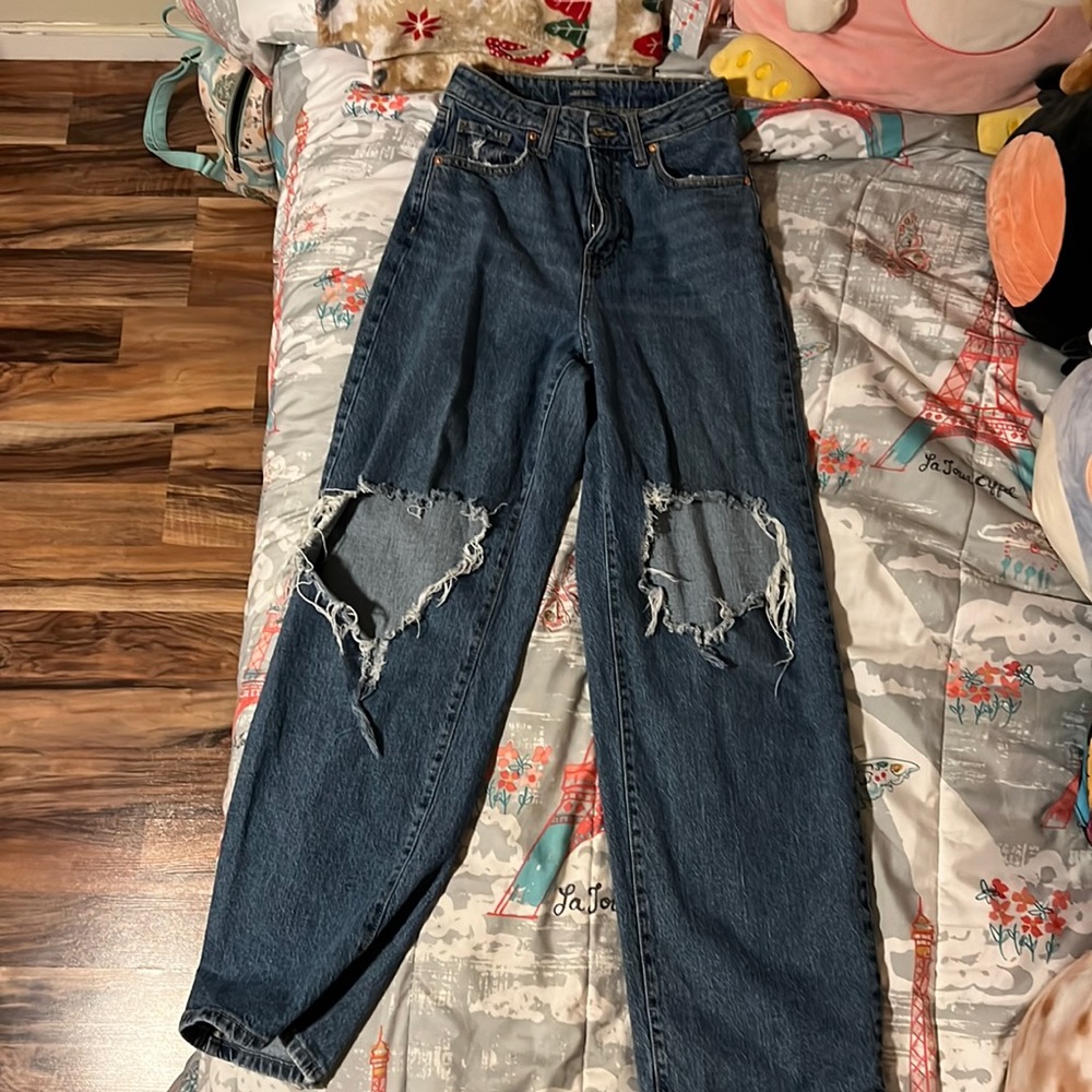 Selling baggy jeans with holes, Size-Medium, Brand-Wild fable